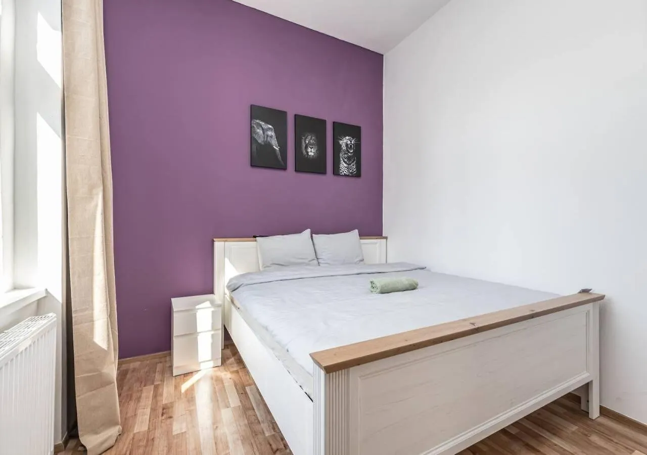Crimson Charm Apartment Prague