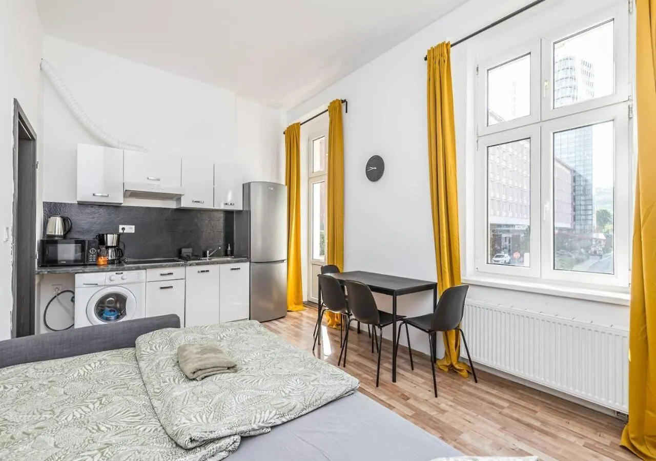 Crimson Charm Apartment Prague 0*,