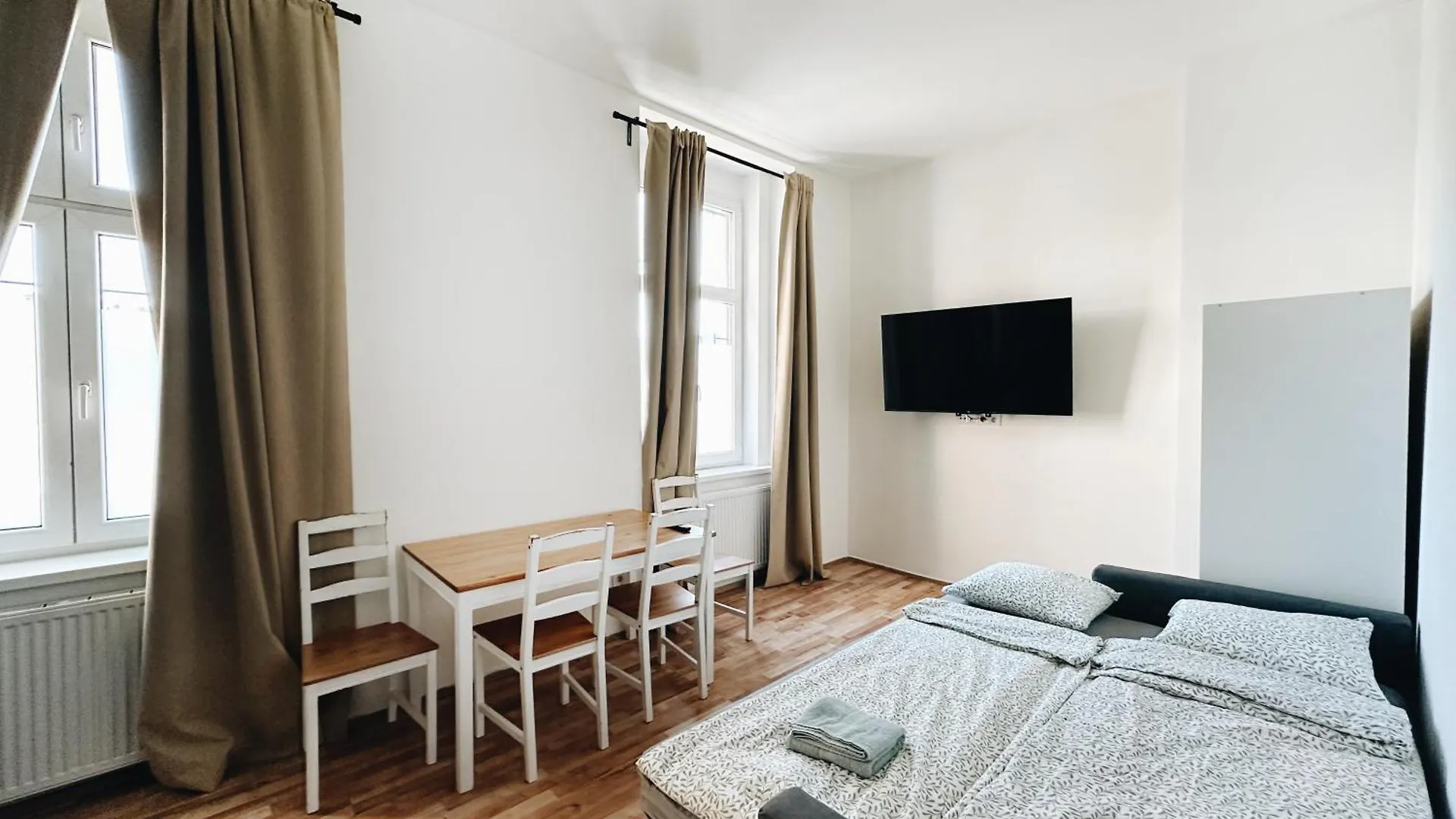 Crimson Charm Apartment Prague